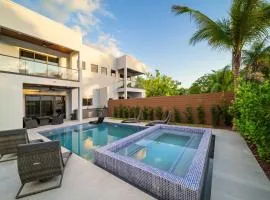 Elements Las Olas w Pool and Spa Near Beach