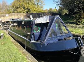 Daisy Mutler Holiday Boat Hire, boat in Bletchley