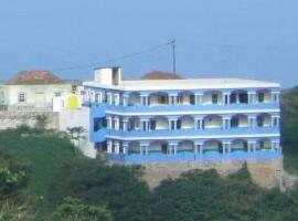 Djabraba's Family Suite, nhà nghỉ B&B ở Vila Nova Sintra