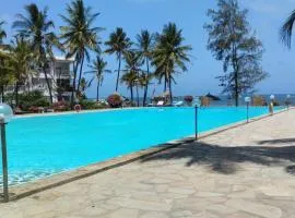 DADA Luxury Suites Beachfront Tropical Paradise