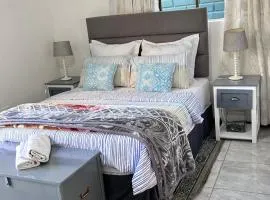 Cozy Garden cottage