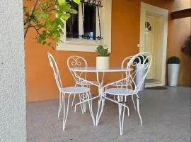PROVENCE, MAISON SPACIEUSE et CONFORTABLE CLOSE TO SPIROU , WAVE ISLAND