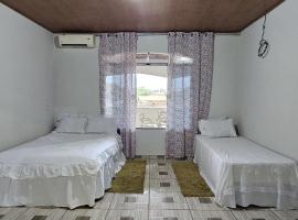 Casa Amarela no Centro, alojamiento con cocina en Barreirinhas