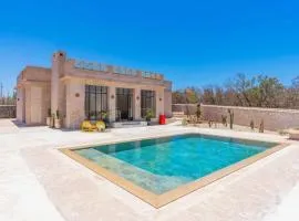 Villa de charme avec piscine chauffée et services