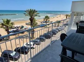 Appartamento sul mare via Colombo