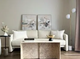 The Hideaway in MDR, FREE Parking, Heated Pool