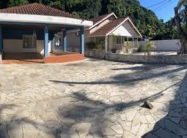 Casa com Ar condicionado a 50m da praia de Riviera