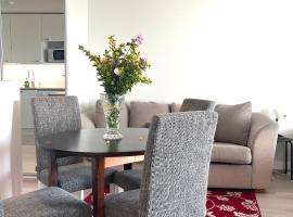 Cozy&Comfy 2BR Brand New Home near Metro โรงแรมในเอสโป