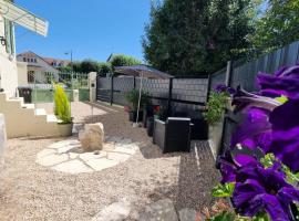 Maison 15 minutes de Disney le refuge des contes Parking gratuit Wifi, holiday home in Mareuil-lès-Meaux