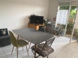 Appartement Soustons quartier Mora draps et caution en supplément, hotel in Soustons
