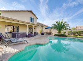 Pool and Hot Tub Spacious Phoenix-Area Escape, hótel í Avondale