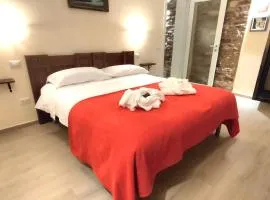 LA SUITE DI SAN RUFINO, 6 minuti da San Carlo Acutis, Centralissimo, Amato dagli Ospiti - Piano Terra, 2 Letti Matrimoniali, Spazioso, Perfetto - MyAssisiSuite, più di un semplice Appartamento - La nostra Forza è DISPONIBILITÀ Live 24-7, MÓWIMY PO POLSKU