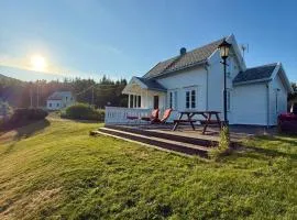 Idyllisk feriehus på vakre Bjarkøy