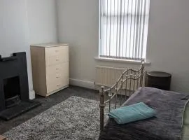 Kettering Town Vacations & Long stay Double & Single room available