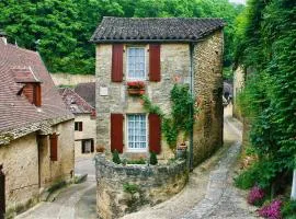 La Petite Maison- Fairytale Stay in Village Center