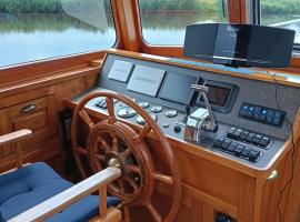 Deluxe romantic boat, barco en Hoogeveen