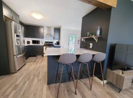 Spacious 3-Bedroom Home., вілла у місті Реджайна