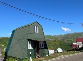 Cloudtop hut, hôtel à Gomi