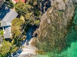 Oceanfront Beauty in Lilli Pilli