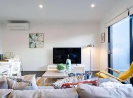 Bright 3 level townhouse