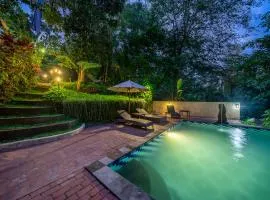 Jungle River Villa for 10 - Pool, Yoga, Tubing Near Ubud