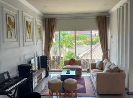 Villa keluarga Pandansari Dua