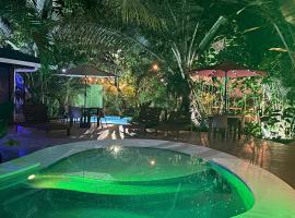 Main House-3 Bedrooms & AC-2 Pools-Jungle-Beach-WiFi-TV, διαμέρισμα σε Talamanca