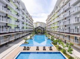 Condo unit near Mactan Airport with Pool, Gym, Free WiFi, and Netflix, hotel a Pusok