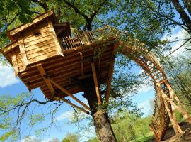 La Cabane du Vieux Chêne, hotel v destinaci Susmiou