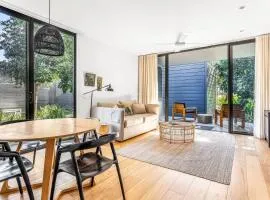 Bangalay Villa 15 just Steps from Seven Mile Beach