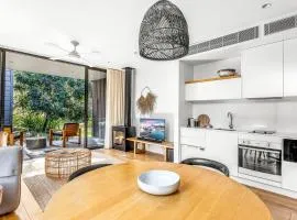 Bangalay Villa 15 just Steps from Seven Mile Beach