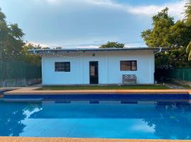 T-Villa Escapes by the beach – hotel w mieście Dauis