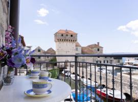 Apartments Kastilac near the beach, hotel v destinaci Kaštela