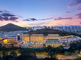 三亚半山海景voco酒店，位于三亚的尊贵型酒店