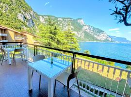 Grand View Como Lake Apartment 3, hotel v destinaci Abbadia Lariana