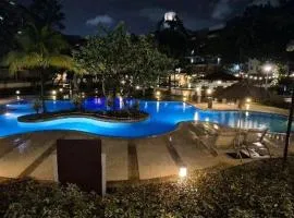 JeweIs Homey Place -2br in a resort-like condo