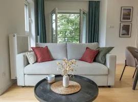 Spacious Apartments with Parking by Noclegi Renters