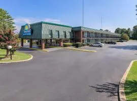 Days Inn by Wyndham Seneca-Clemson