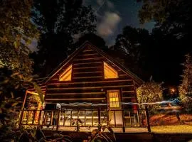 Snug and Cozy Cabin Rental with a Hot Tub near Copperhill for a Relaxing Vacation in Tennessee