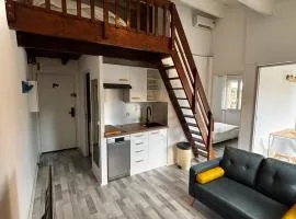 Appartement avec loggia et mezzanine, bord de mer, 4 personnes