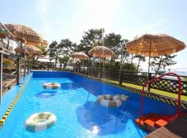 Yeosu Hi Mom Kids Family Pension Black