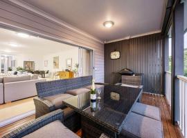 Rosey's Cottage - 600m to Beach & Mountain Views, ξενοδοχείο σε Rosebud