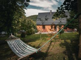 Domek Dziki Spokój w Krainie Wygasłych Wulkanów, hotel v destinaci Wojcieszów