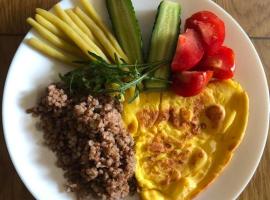 Номер з видом на сад, hotel que acepta mascotas en Chern&iacute;hiv