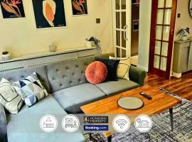 2 Large Bedroom House By Homebird Property Management Short Lets & Serviced Accommodation Leeds With Private Parking & Garden