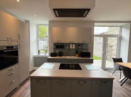 The Bakehouse - by Caithness Luxury Apartments NC500 - 5 Bedroom Luxury Holiday Home - Sleeps Work teams upto 5 & holiday makers upto 10, khách sạn ở Wick