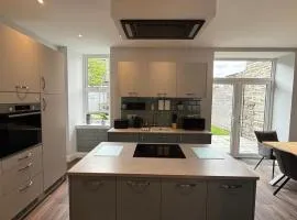 The Bakehouse - by Caithness Luxury Apartments NC500 - 5 Bedroom Luxury Holiday Home - Sleeps Work teams upto 5 & holiday makers upto 10