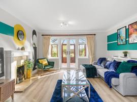 Detached 6 Bedroom Cambridgeshire Abode - Pets, villa in Whittlesford