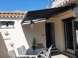 La Leucatine classée 4 étoiles, 2 chambres ,1 canapé convertible dans le salon et 2 salles d'eau