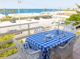 Torre suda vista mare di cute home